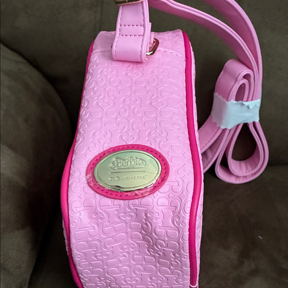 Barbie Pink Embossed crossbody bag with pin Complete your Halloween Barbie look! - Picture 4 of 7